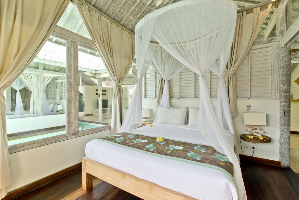 Laksmana Hideaway 2 - Surrounded By Water- 2bd With Fantastic Pool!